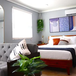 Luxury Close To Airport Apartment