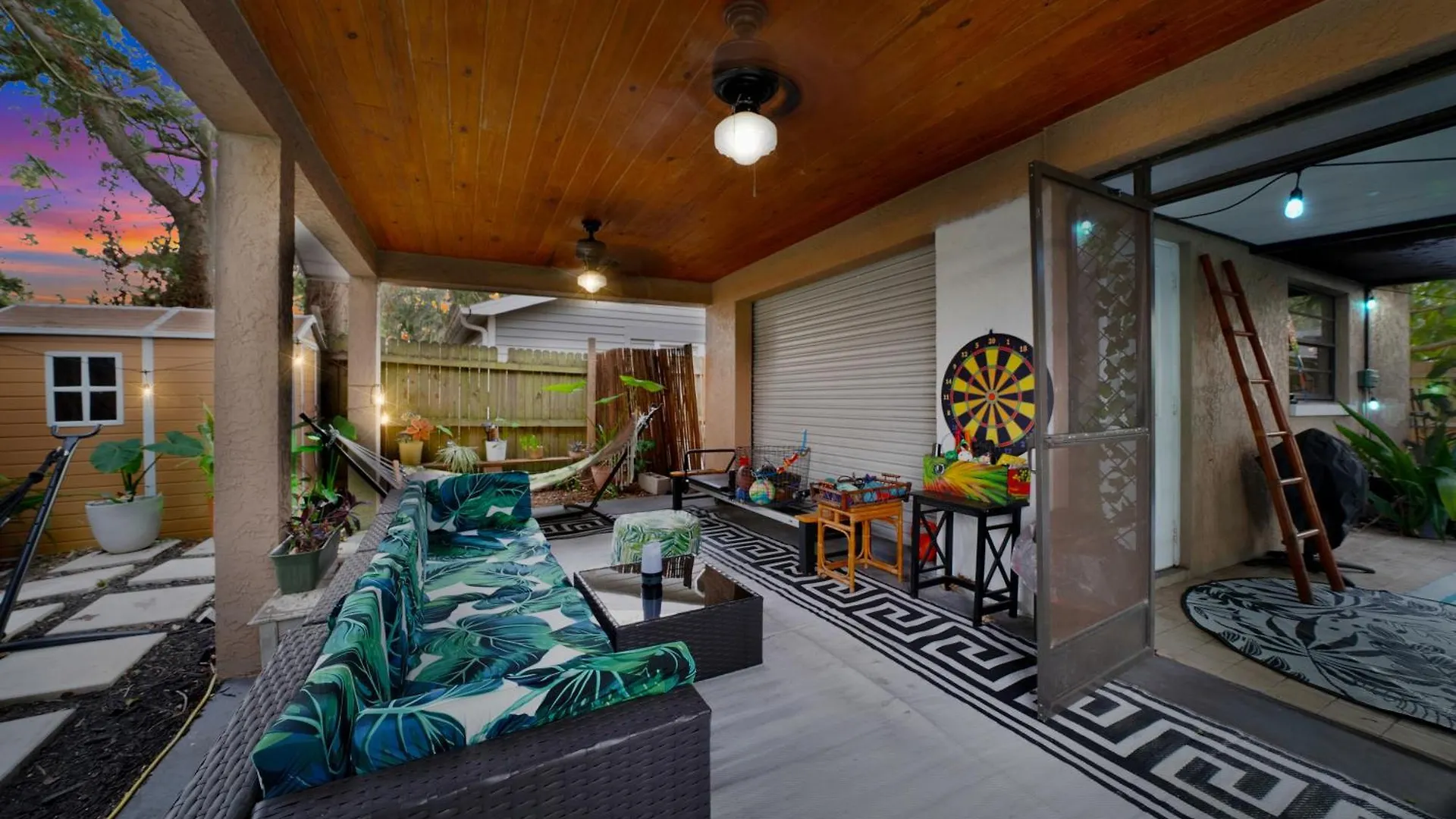 Holiday home Zen Jungle House By Busch Gardens Sleeps 12 With Outdoor Games & Detached Play Space! Tampa